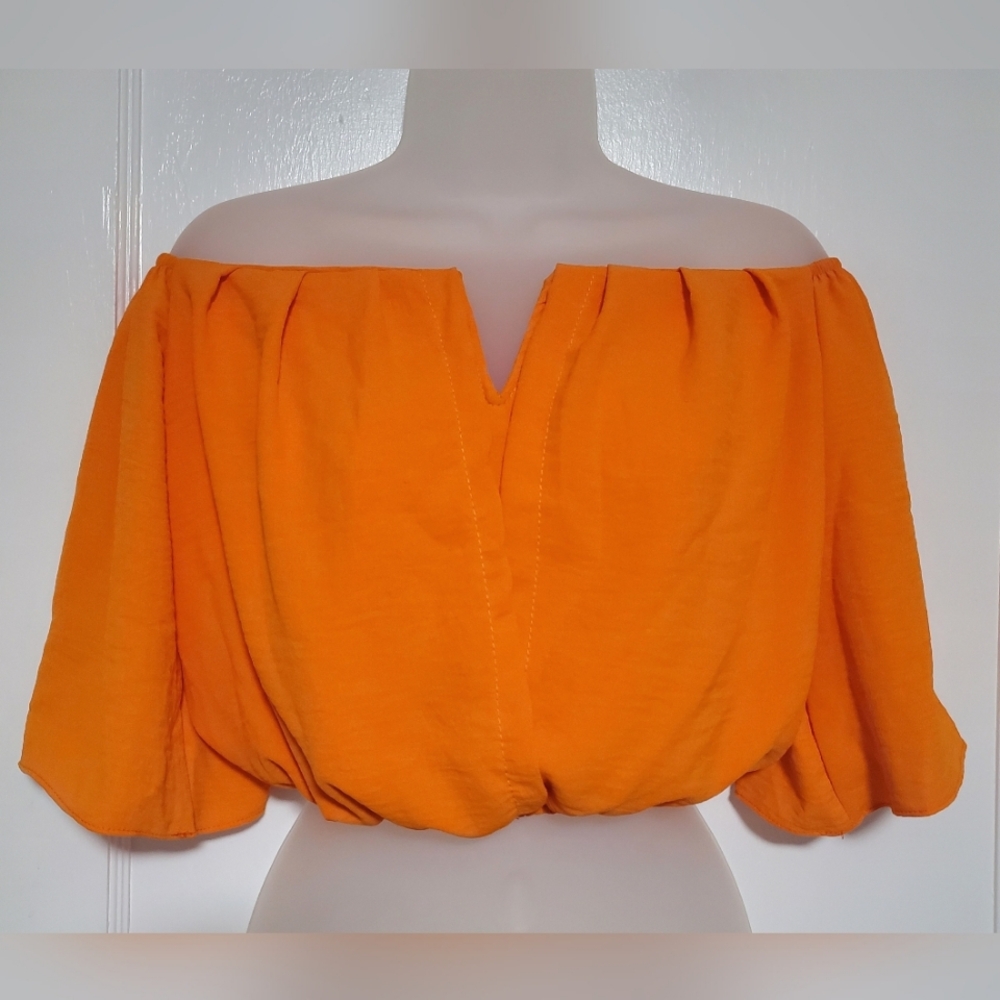 🆕️ NWT GVZ bright orange off the shoulder, wire v cropped top, sz S